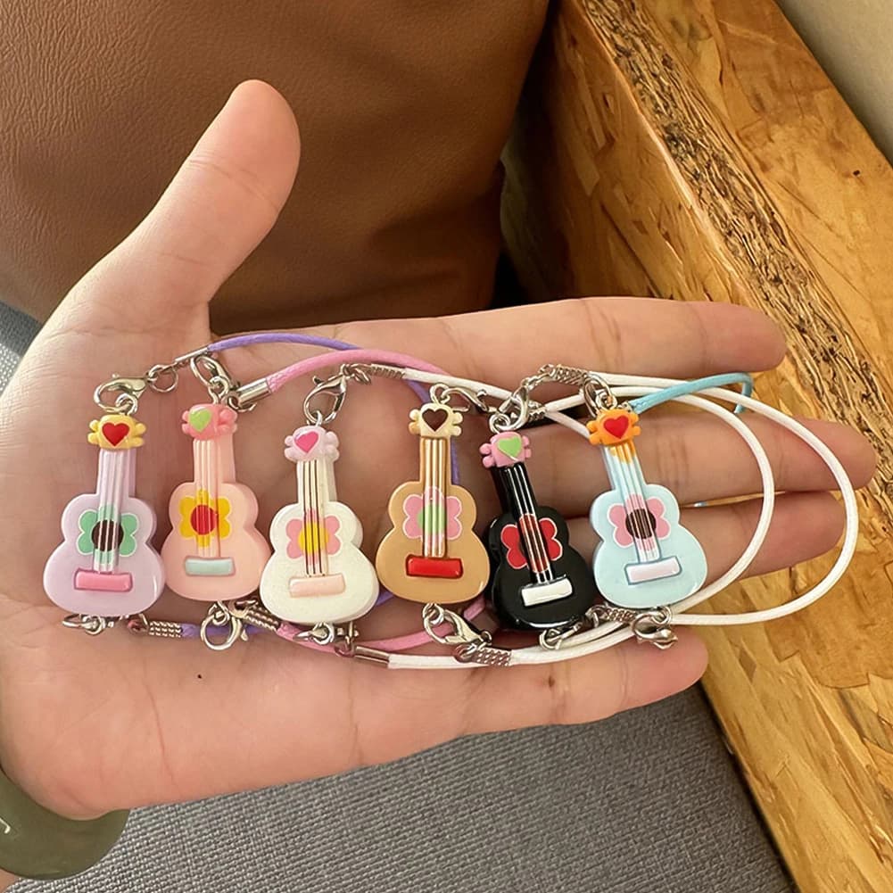 🍼📱🪕Mini akcesoria dla lalek Labubu – butelka, telefon lub gitara 🐰